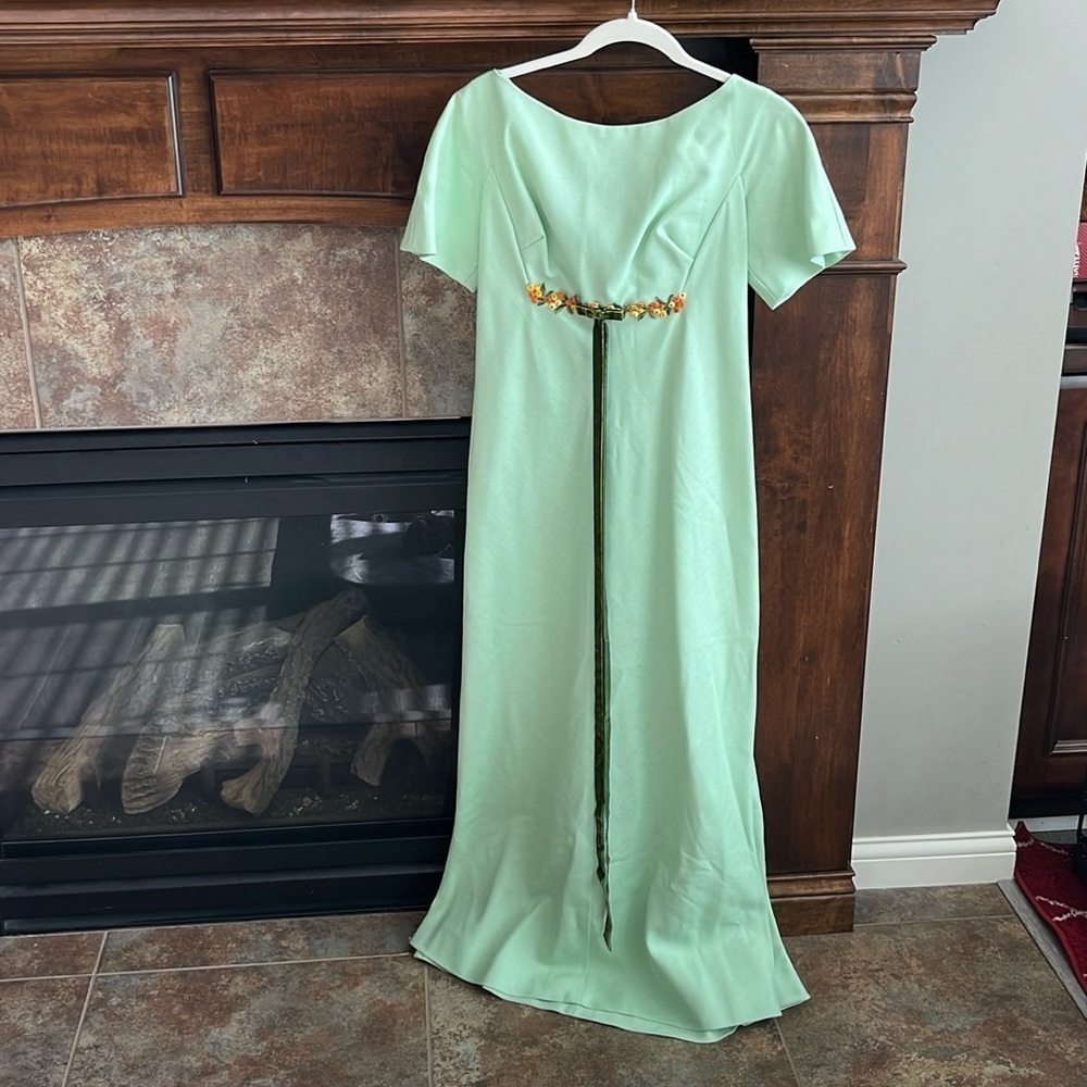 Vintage light green demure long dress embroidered flowers  S Bridgerton REN Fair